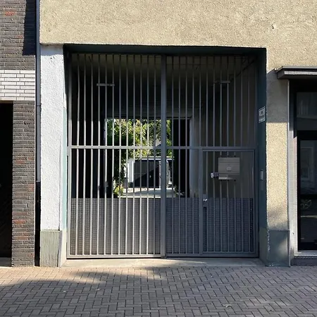 Oase Im Grünen Hinterhof, Eg, Ruhe, Terrasse, Carport, Free Paytv, Kaffee&tee, Fahrräder Duisburg