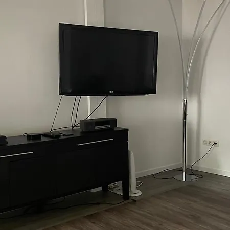 Oase Im Grünen Hinterhof, Eg, Ruhe, Terrasse, Carport, Free Paytv, Kaffee&tee, Fahrräder Apartment *