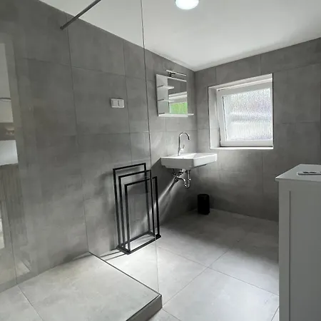 Oase Im Gruenen Hinterhof, Eg, Ruhe, Terrasse, Carport, Free Paytv, Kaffee&tee, Fahrraeder * Duisburg