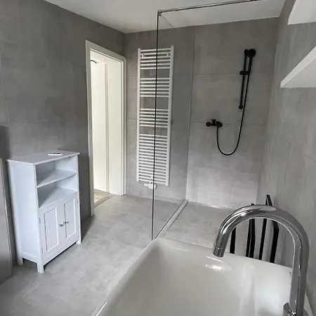 Oase Im Grünen Hinterhof, Eg, Ruhe, Terrasse, Carport, Free Paytv, Kaffee&tee, Fahrräder Apartment