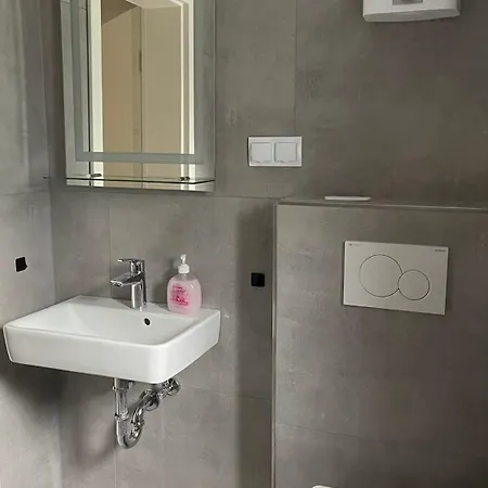 Oase Im Grünen Hinterhof, Eg, Ruhe, Terrasse, Carport, Free Paytv, Kaffee&tee, Fahrräder Apartment *