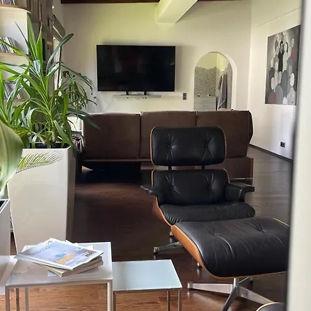 Oase Im Gruenen Hinterhof, Eg, Ruhe, Terrasse, Carport, Free Paytv, Kaffee&tee, Fahrraeder * Duisbourg