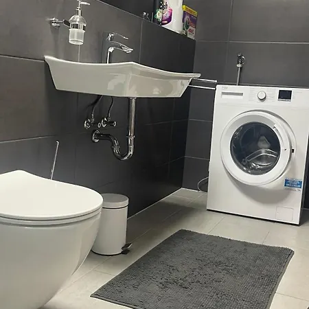 Oase Im Gruenen Hinterhof, Eg, Ruhe, Terrasse, Carport, Free Paytv, Kaffee&tee, Fahrraeder Apartmán Duisburg