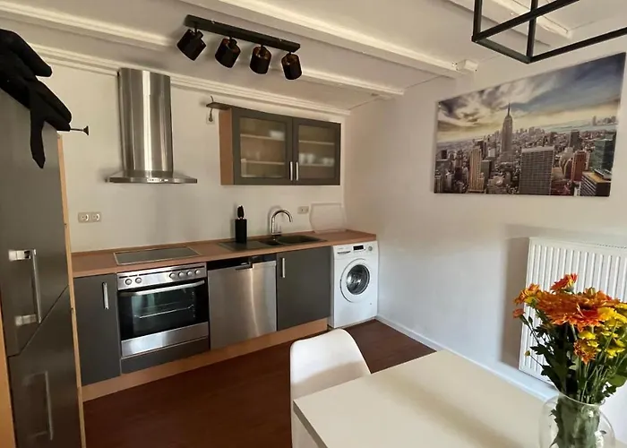 Oase Im Gruenen Hinterhof, Eg, Ruhe, Terrasse, Carport, Free Paytv, Kaffee&tee, Fahrraeder