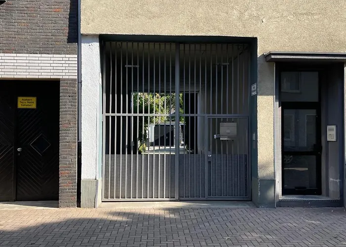 Oase Im Gruenen Hinterhof, Eg, Ruhe, Terrasse, Carport, Free Paytv, Kaffee&tee, Fahrraeder Дуйсбург