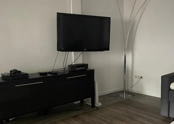 Oase Im Gruenen Hinterhof, Eg, Ruhe, Terrasse, Carport, Free Paytv, Kaffee&tee, Fahrraeder Апартаменты *