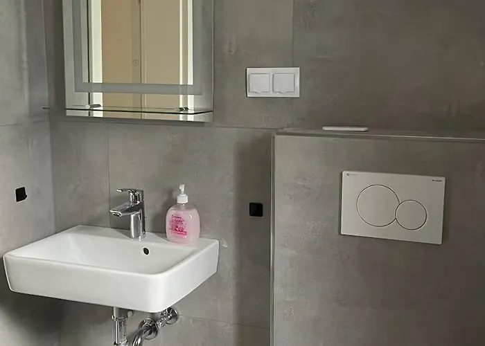 Oase Im Gruenen Hinterhof, Eg, Ruhe, Terrasse, Carport, Free Paytv, Kaffee&tee, Fahrraeder Апартаменты *