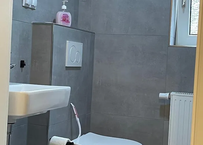 Oase Im Gruenen Hinterhof, Eg, Ruhe, Terrasse, Carport, Free Paytv, Kaffee&tee, Fahrraeder Апартаменты *