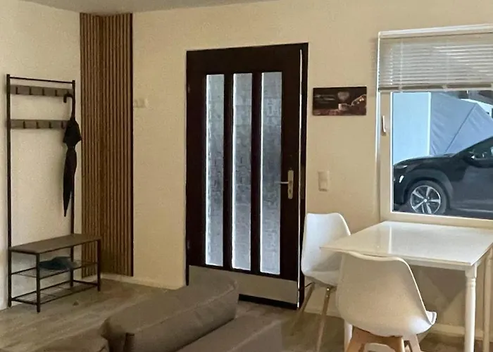 Oase Im Gruenen Hinterhof, Eg, Ruhe, Terrasse, Carport, Free Paytv, Kaffee&tee, Fahrraeder