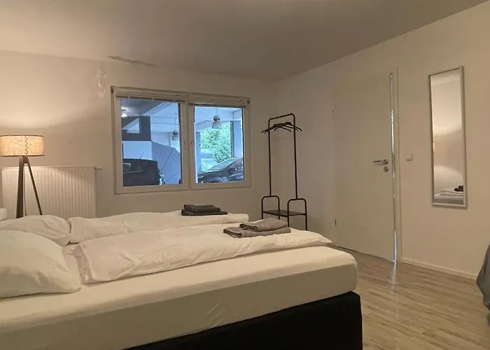 Oase Im Gruenen Hinterhof, Eg, Ruhe, Terrasse, Carport, Free Paytv, Kaffee&tee, Fahrraeder Дуйсбург